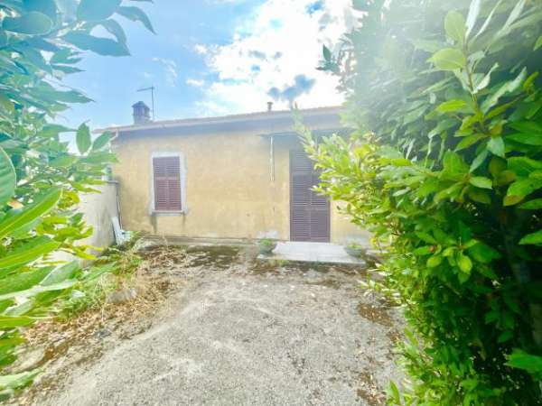 Foto Singola in vendita a Seravezza