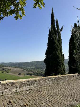 Foto Sogno in paese. Serra San Quirico