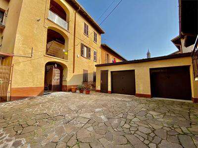 Foto Stabile / Palazzo in Vendita, pi� di 6 Locali, 380 mq, Cassago B