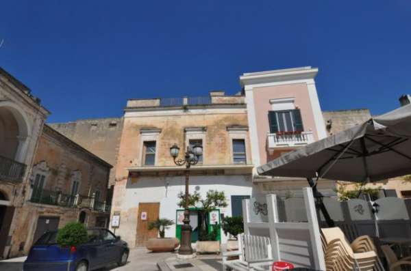 Foto STABILE INDIPENDENTE PIAZZA REGINA MARGHERITA GROTTAGLIE