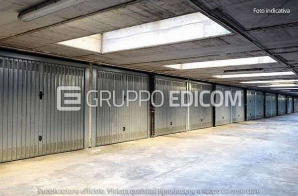 Foto Stalle, scuderie, rimesse, autorimesse in vendita a Giussano - Rif. 3535561