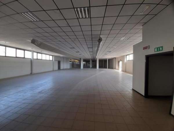 Foto Struttura per uso commerciale in vendita a Fornacette - Calcinaia 3400 mq  Rif: 1328251