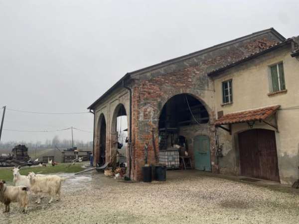 Foto Suzzara vendesi rustico 10 vani 400 Mq