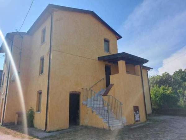 Foto Terratetto in vendita a Castelnuovo Magra