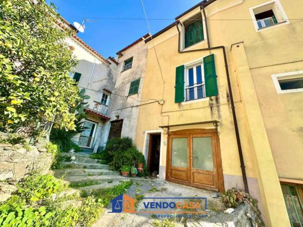 Foto Terratetto unifamiliare in vendita a Loano