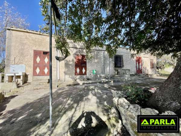 Foto TERRENO CON CASA IN CONTRADA MONTAGNA CANICATTI