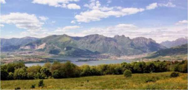 Foto Terreno di 3000 m in vendita a Colle Brianza