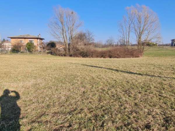 Foto Terreno di 3300 m in vendita a Casale Litta