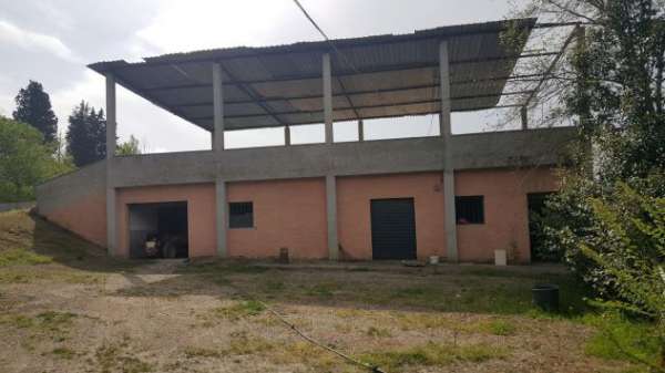 Foto terreno edificabile con scuderia  mq 55000 Privato