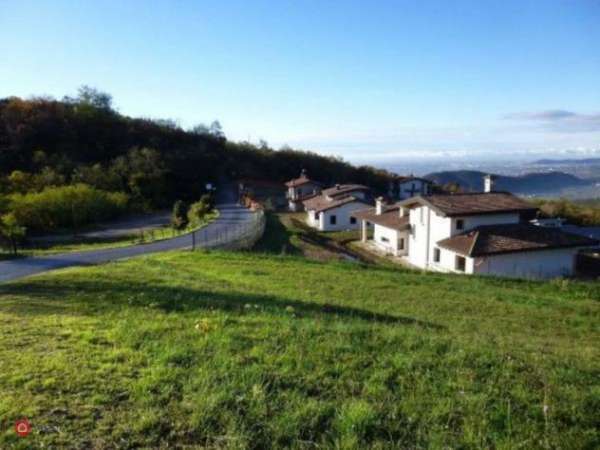 Foto Terreno edificabile di 770mq splendida posizione a Brione