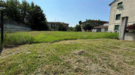 Foto Terreno Edificabile in Vendita, 751 mq, Medesano