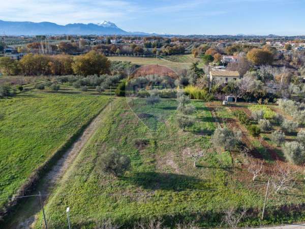 Foto Terreno edificabile in vendita a Cepagatti