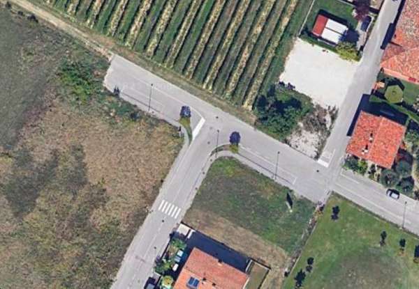 Foto Terreno edificabile in Vendita a Desenzano del Garda