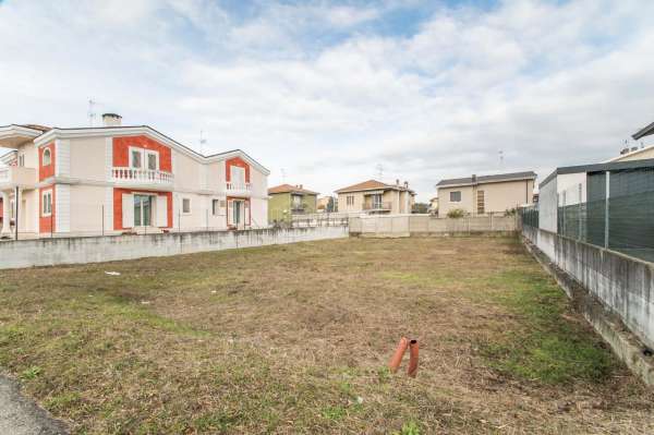 Foto Terreno edificabile in vendita a Olgiate Olona