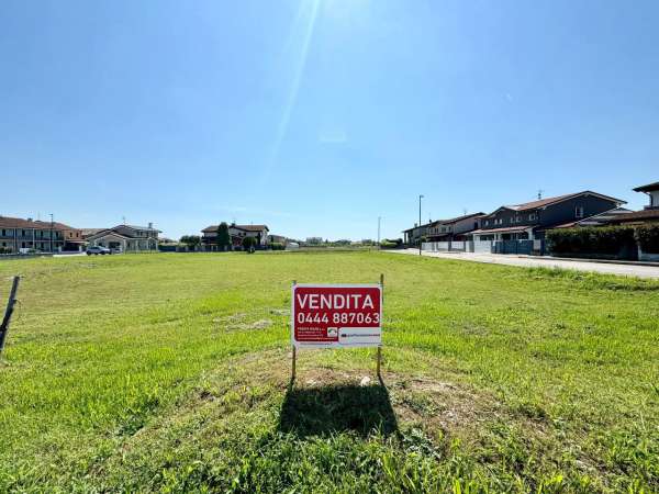Foto Terreno edificabile in vendita a Poiana Maggiore