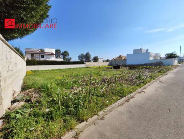 Foto Terreno edificabile residenziale in vendita a Guagnano