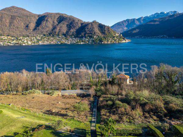 Foto Terreno edificabile residenziale in vendita a Porto Ceresio