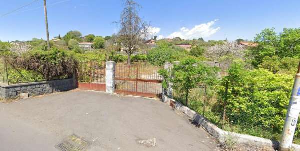 Foto Terreno edificabile residenziale in vendita a Trecastagni