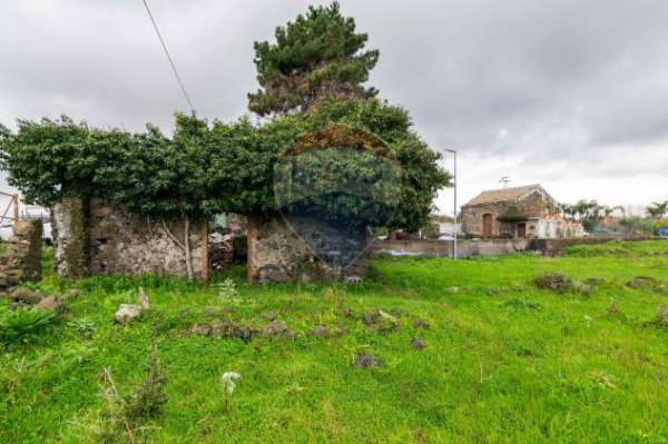 Foto Terreno in vendita a Aci Sant'Antonio