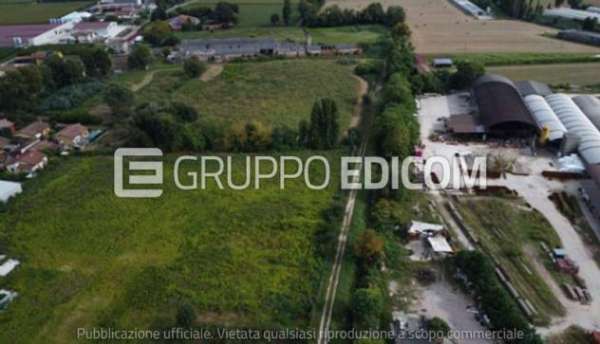 Foto Terreno in vendita a Albaredo d'Adige - Rif. 4507347