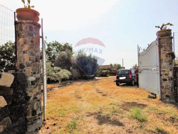Foto Terreno in vendita a Zafferana Etnea, Passopomo