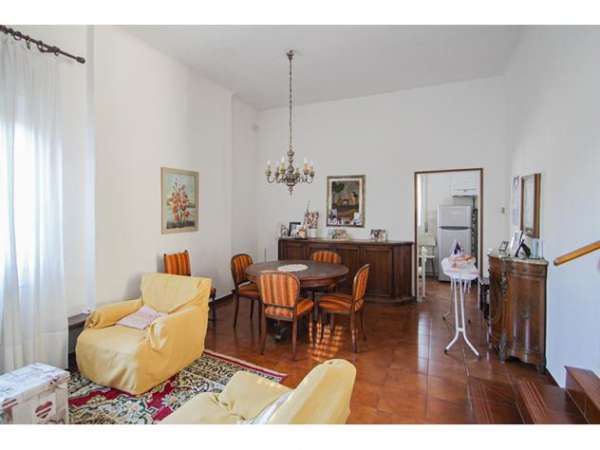 Foto TRILOCALE con LOCALI ACCESSORI al piano terra.