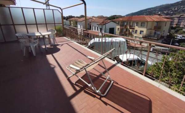 Foto Trilocale in vendita a Andora