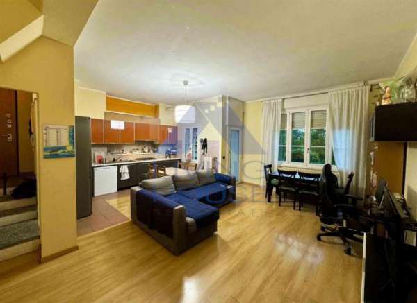 Foto Trilocale in vendita a Casatenovo.