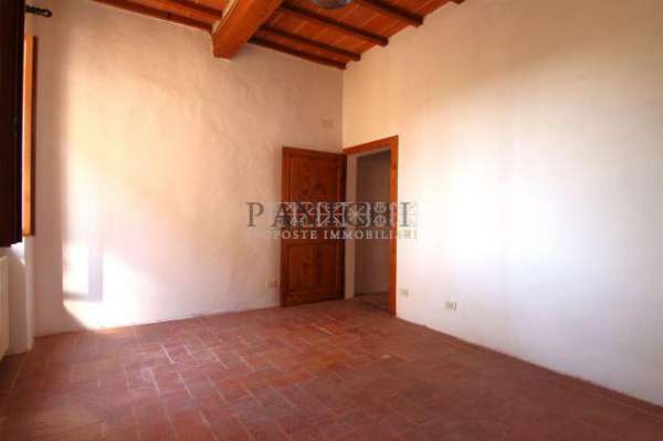 Foto Trilocale piano primo con ampia autorimessa- centro storico