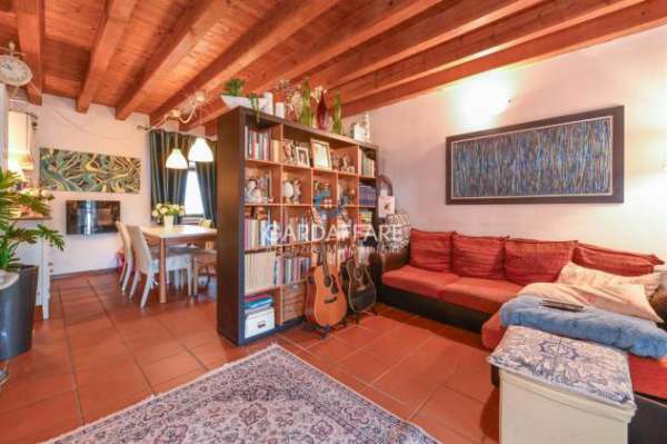 Foto Trilocale piano terra in residence con piscina !