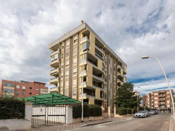Foto Ufficio condiviso in vendita a Cagliari - 5 locali 180mq