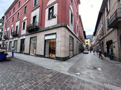Foto Ufficio in Vendita, pi� di 6 Locali, 203 mq, Como