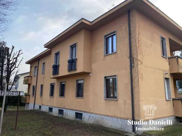 Foto Ufficio in Vendita a Carate Brianza Via Trento Trieste
