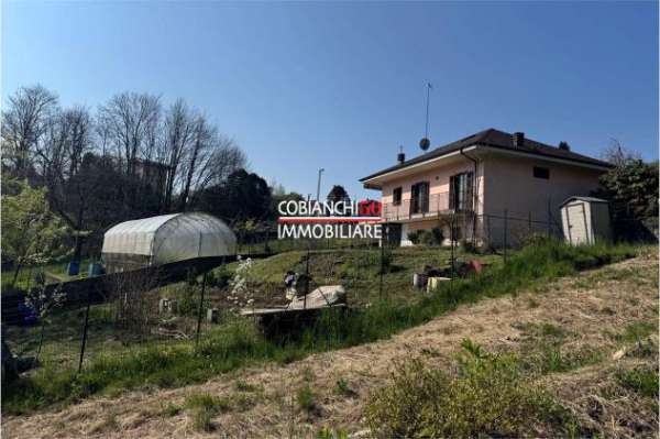 Foto V000772 - VIGNONE , CASA INDIPENDENTE CON GIARDINO