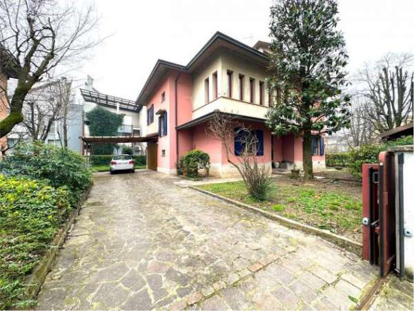 Foto VA0133 - CARPI" ESCLUSIVA" VILLA A DUE PASSI DAL CENTRO !!!