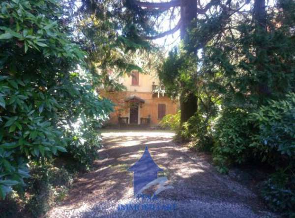 Foto VARESE CENTRO AFFASCINANTE VILLA DA RISTRUTTURARE