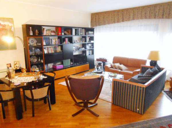 Foto VENDE Villa in complesso con piscina - via C.Giusso S.Pasquale/Mungivacca