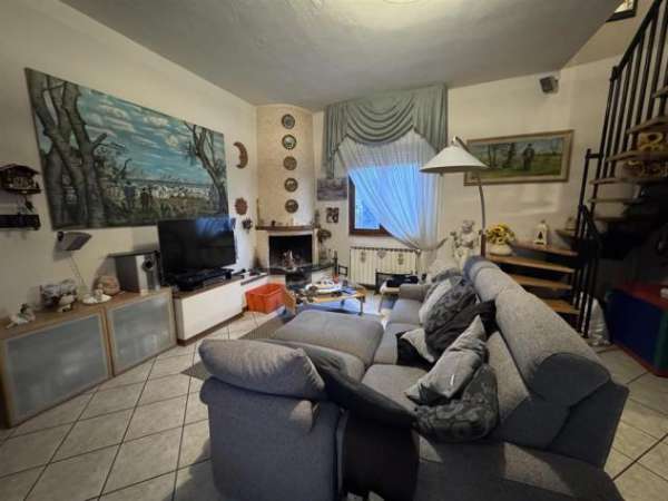 Foto Vendesi Accogliente Appartamento A Subbiano Con Vista Sull'Arno Rif. A181