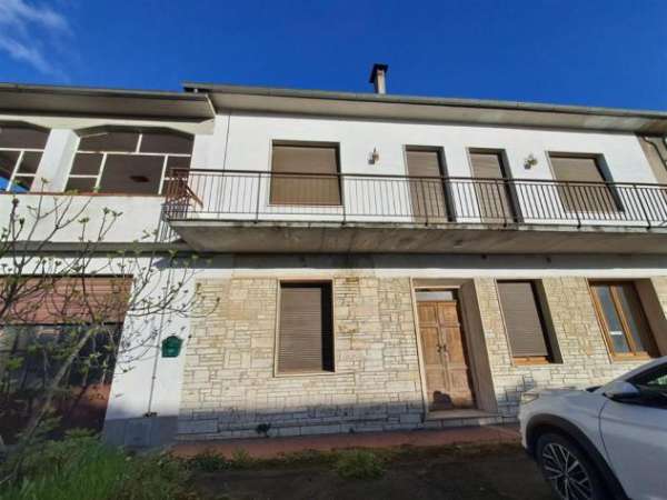 Foto Vendesi Ampio Appartamento Ad Ambra Rif. A222