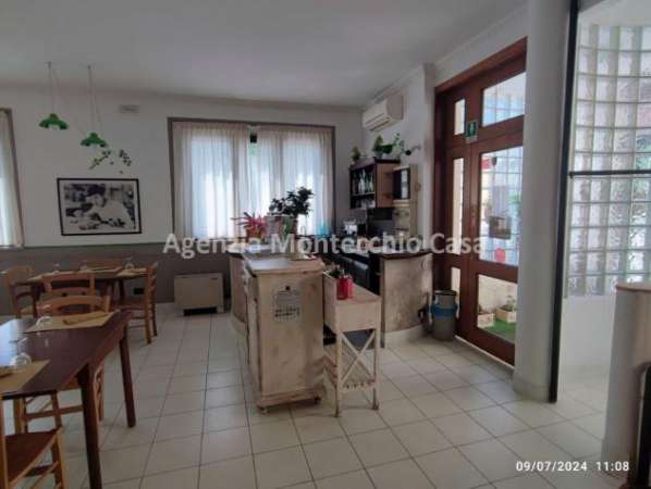 Foto VENDESI AVVIATA ATTIVITA' DI RISTORANTE / PIZZERIA