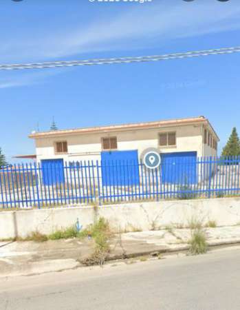 Foto Vendesi capannone industriale