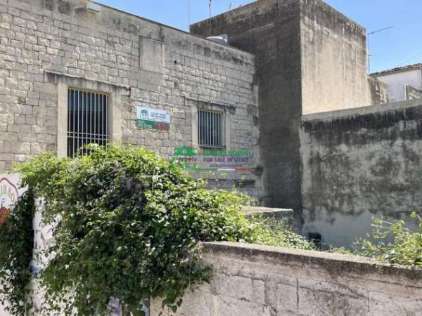 Foto Vendesi Deposito/Magazzino in centro storico di Scicli