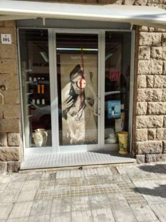 Foto Vendesi locale commerciale