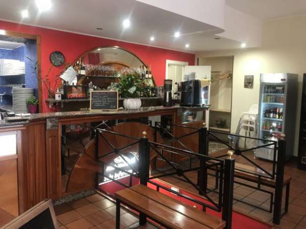 Foto VENDESI PIZZERIA CON FORNO A LEGNO ZONA SAN SALVARIO