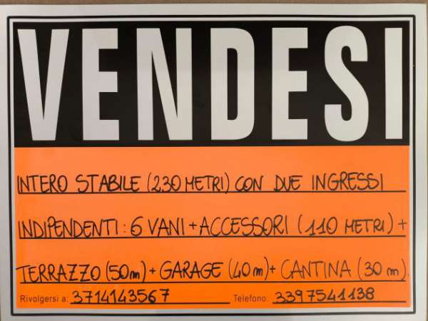 Foto VENDESI STABILE INDIPENDENTE CON GARAGE A GRAVINA IN PUGLIA