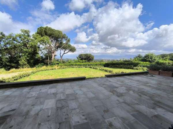Foto Vendita Terreno edificabile da 310 mq  con giardino