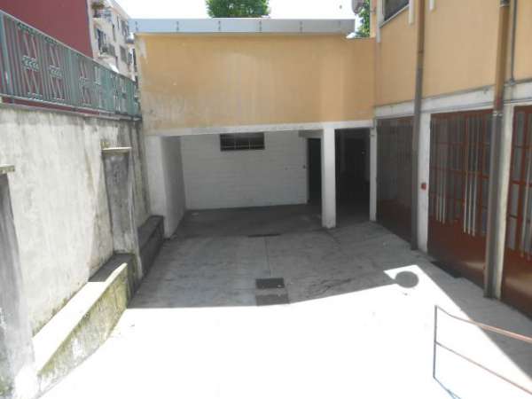 Foto vendo box buon prezzo  zona a barbaiana di lainate