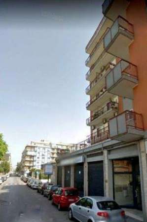 Foto VIA NAPOLI LOCALE COMMERCIALE 4 LUCI FRONTE STRADA