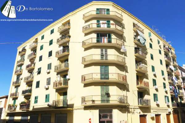 Foto VIA PRINCIPE AMEDEO AMPIO APPARTAMENTO CON TERRAZZO