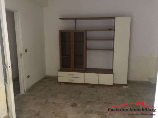 Foto Viale A. Moro - Piano terra trilocale con cortiletto e garage
